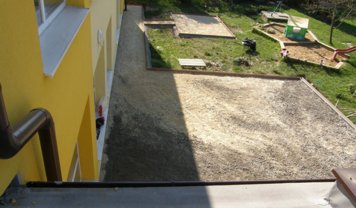 2. fotografia fotogalérie Obnovenie dvora školy a škôlky