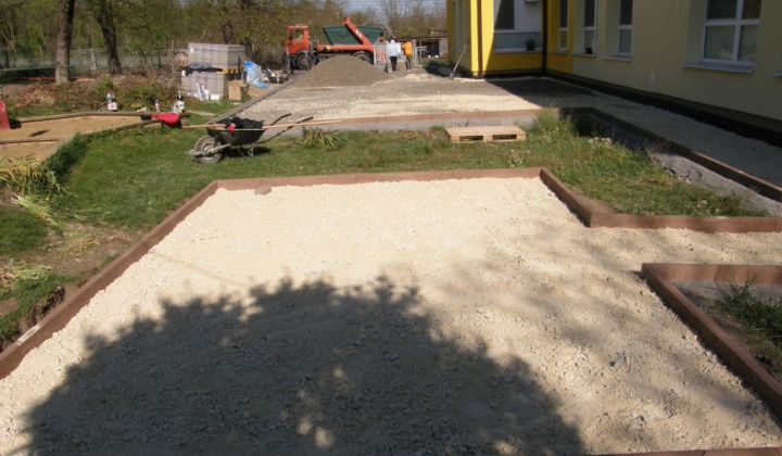 3. fotografia fotogalérie Obnovenie dvora školy a škôlky