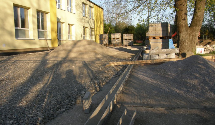 5. fotografia fotogalérie Obnovenie dvora školy a škôlky