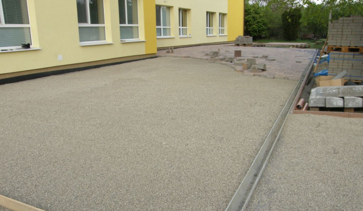 11. fotografia fotogalérie Obnovenie dvora školy a škôlky