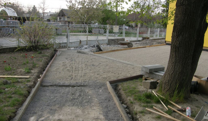 13. fotografia fotogalérie Obnovenie dvora školy a škôlky