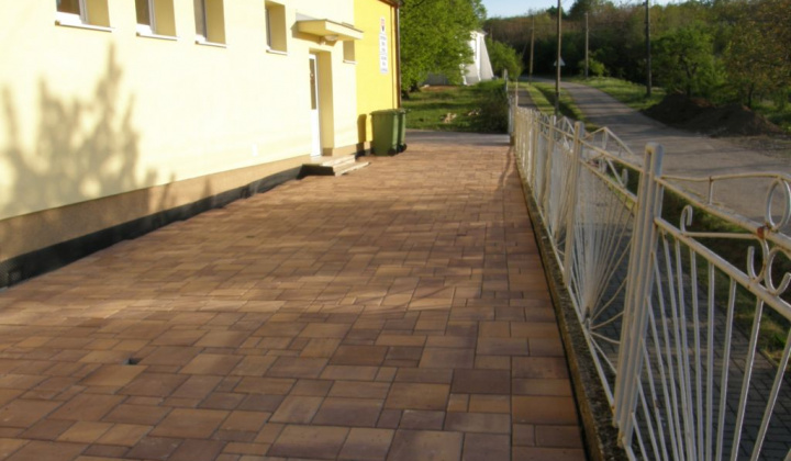 21. fotografia fotogalérie Obnovenie dvora školy a škôlky