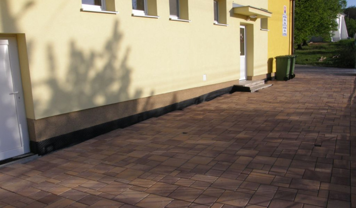 22. fotografia fotogalérie Obnovenie dvora školy a škôlky