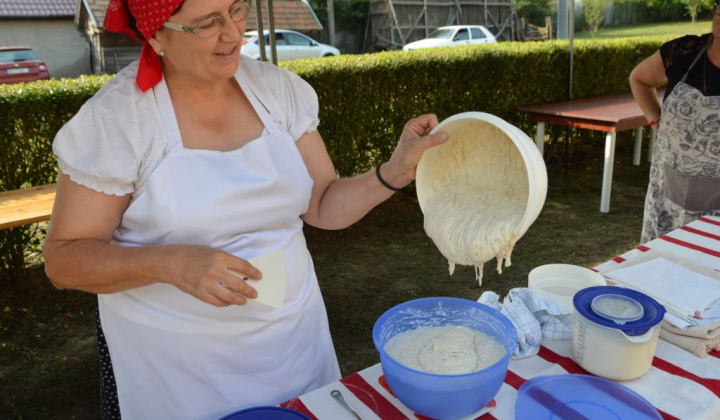 8. fotografia fotogalérie Pečenie v peci - sviatok nového chleba