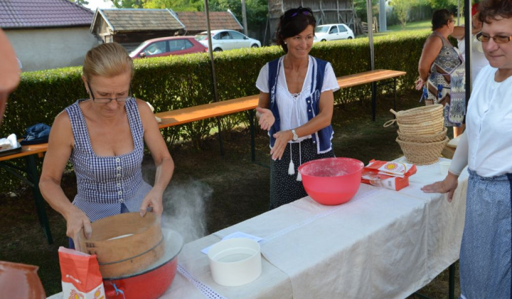 10. fotografia fotogalérie Pečenie v peci - sviatok nového chleba