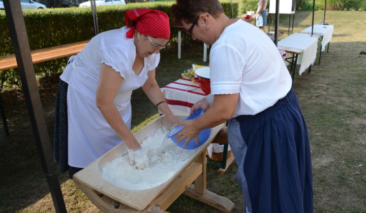 11. fotografia fotogalérie Pečenie v peci - sviatok nového chleba