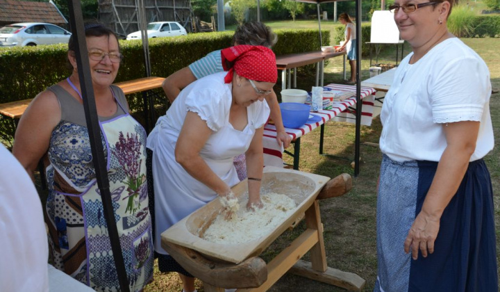 13. fotografia fotogalérie Pečenie v peci - sviatok nového chleba