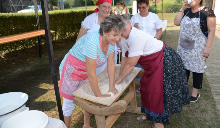 15. fotografia fotogalérie Pečenie v peci - sviatok nového chleba