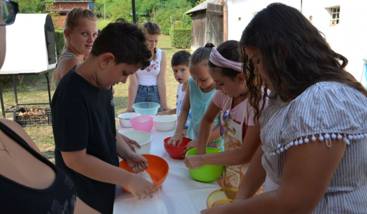 19. fotografia fotogalérie Pečenie v peci - sviatok nového chleba