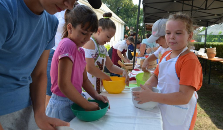 20. fotografia fotogalérie Pečenie v peci - sviatok nového chleba