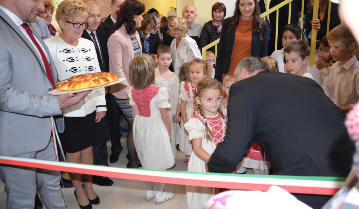 13. fotografia fotogalérie Slávnostné odovzdanie zrekonštruovanej budovy Zš a Mš v Novej Vieske
