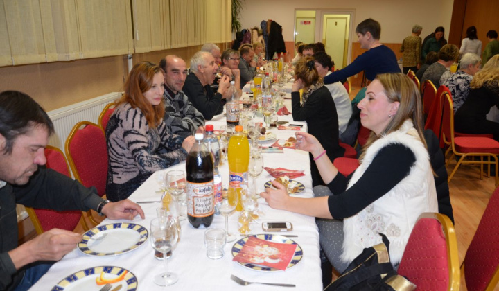 4. fotografia fotogalérie Ukončenie roka - zamestnanci obce