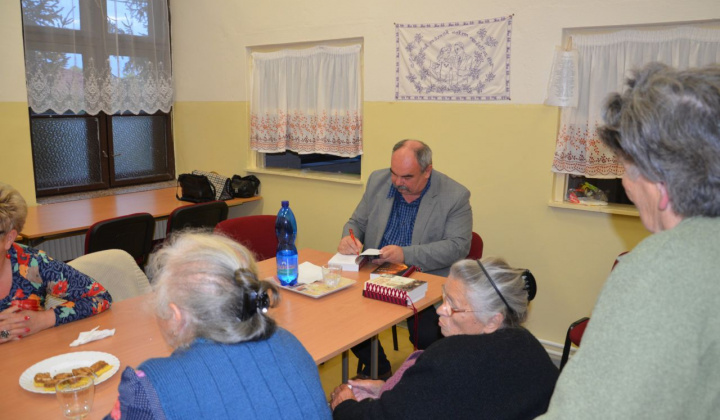 8. fotografia fotogalérie Stretnutie so spisovateľom - Tibor Szomolai