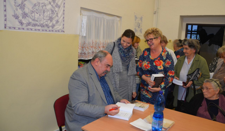 12. fotografia fotogalérie Stretnutie so spisovateľom - Tibor Szomolai