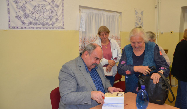 14. fotografia fotogalérie Stretnutie so spisovateľom - Tibor Szomolai