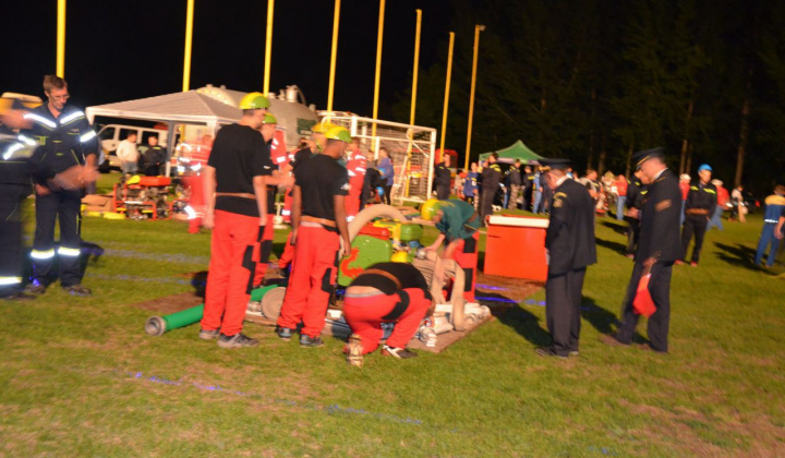 5. fotografia fotogalérie Nočná súťaž dobrovoľných hasičov v Novej Vieske