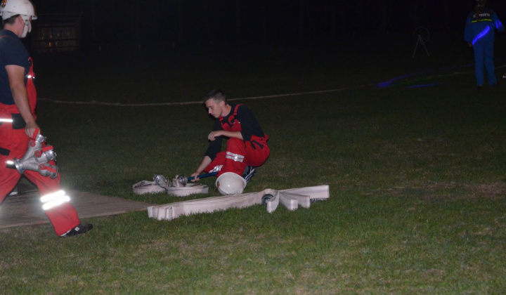 7. fotografia fotogalérie Nočná súťaž dobrovoľných hasičov v Novej Vieske