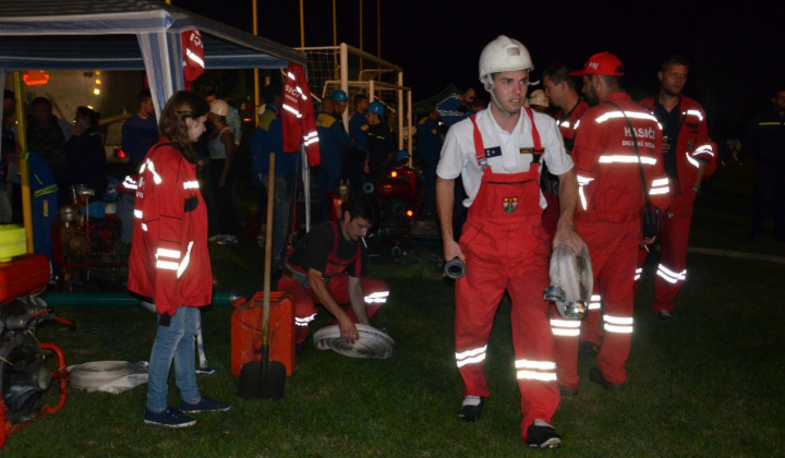 9. fotografia fotogalérie Nočná súťaž dobrovoľných hasičov v Novej Vieske