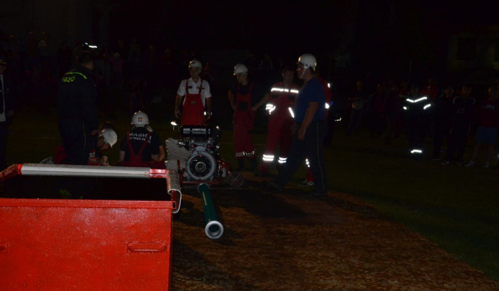 12. fotografia fotogalérie Nočná súťaž dobrovoľných hasičov v Novej Vieske
