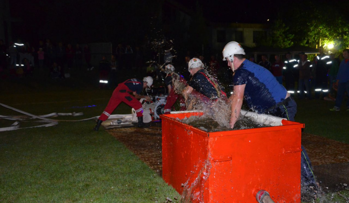 14. fotografia fotogalérie Nočná súťaž dobrovoľných hasičov v Novej Vieske