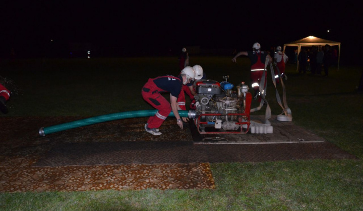 20. fotografia fotogalérie Nočná súťaž dobrovoľných hasičov v Novej Vieske