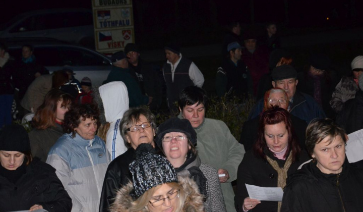 24. fotografia fotogalérie Zdobenie spoločného vianočného stromčeka