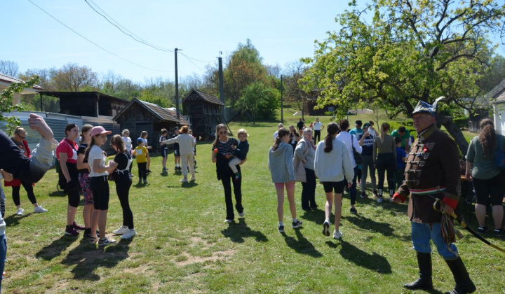 8. fotografia fotogalérie Beh obce a majáles