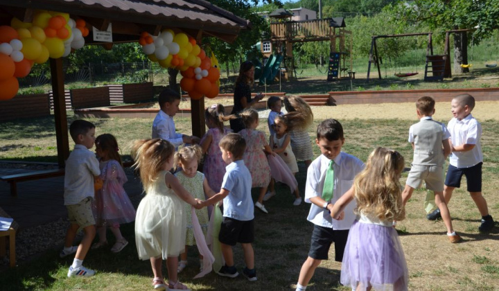 12. fotografia fotogalérie Rozlúčka so škôlkou
