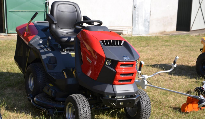 7. fotografia fotogalérie Projekty / Obstaranie techniky na údržbu verejných priestranstiev - foto