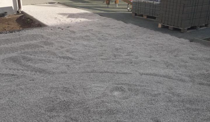 2. fotografia fotogalérie Rekonštrukcia chodníka pri budove Humanity