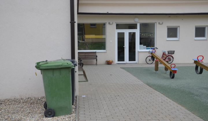 15. fotografia fotogalérie Rekonštrukcia chodníka pri budove Humanity