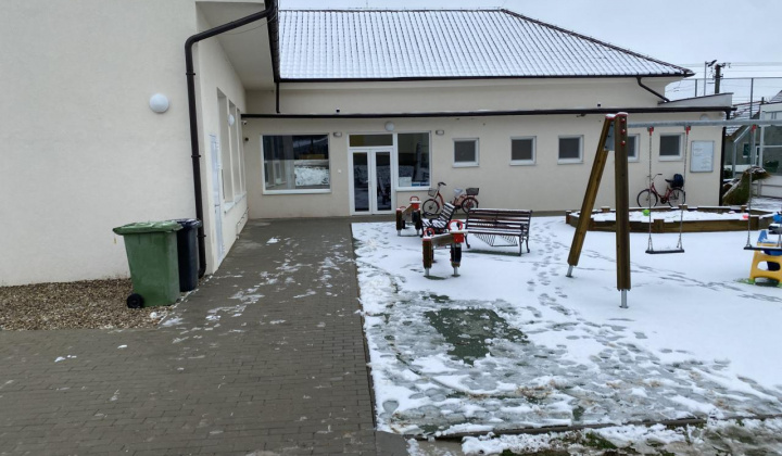 20. fotografia fotogalérie Rekonštrukcia chodníka pri budove Humanity