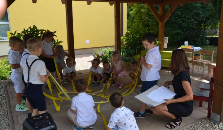 16. fotografia fotogalérie Rozlúčka so škôlkou