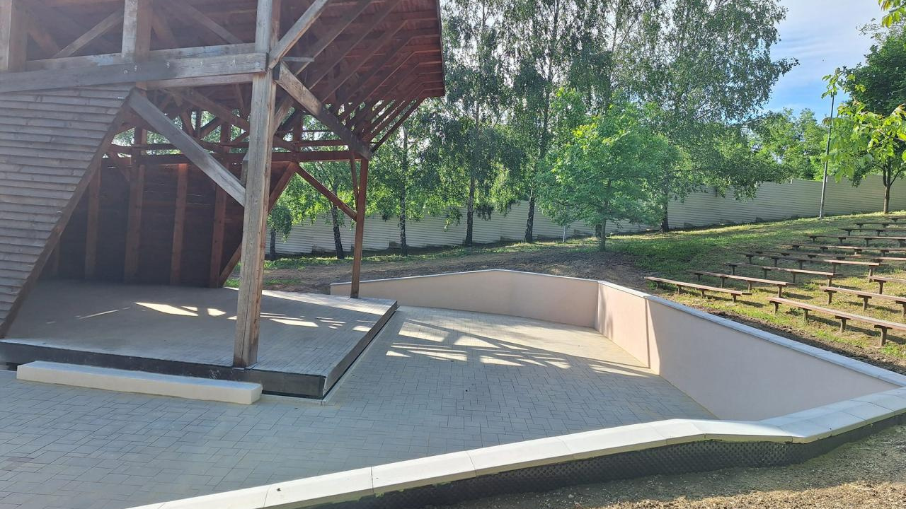 Fotógaléria fotózás Rekonštrukcia zárubného múru pri amfiteátri