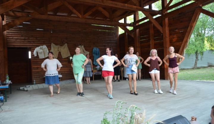 20. fotografia fotogalérie 20-ty jubileum tanečného súboru Rozmaring