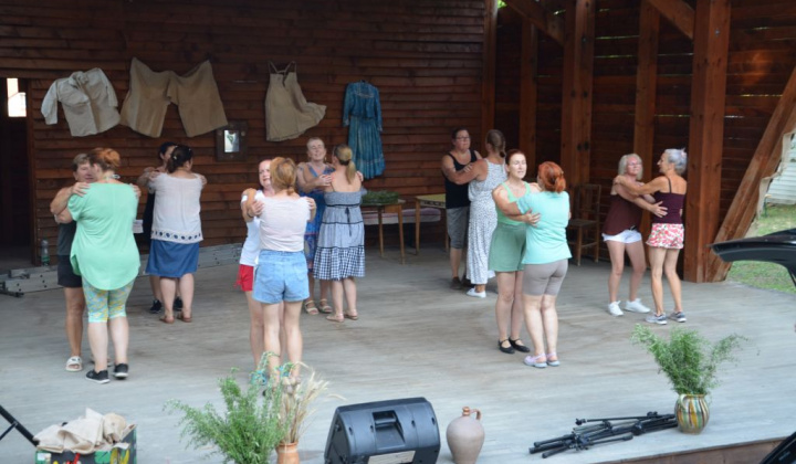 22. fotografia fotogalérie 20-ty jubileum tanečného súboru Rozmaring