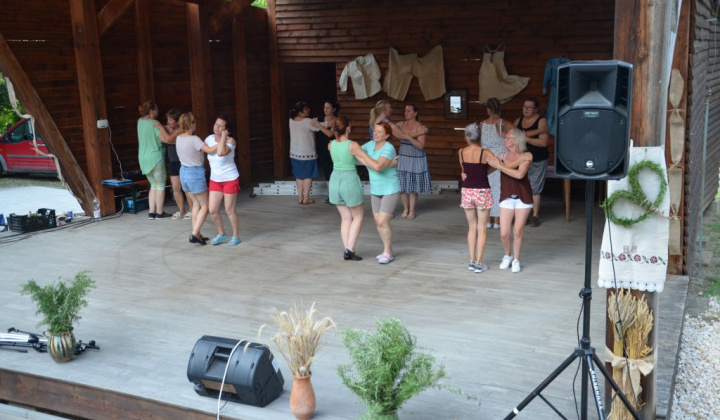 23. fotografia fotogalérie 20-ty jubileum tanečného súboru Rozmaring