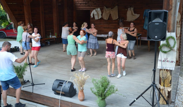 24. fotografia fotogalérie 20-ty jubileum tanečného súboru Rozmaring