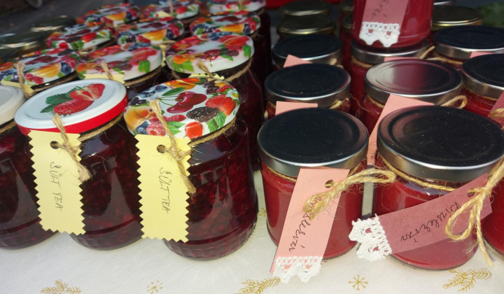 20. fotografia fotogalérie Vianočný trh miestnych výrobkov a Mikuláš