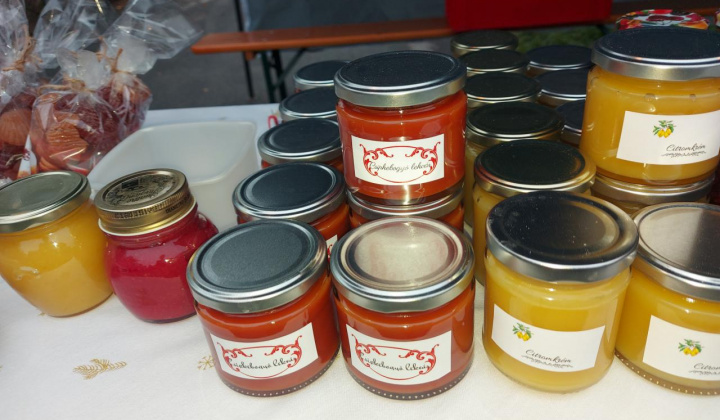 21. fotografia fotogalérie Vianočný trh miestnych výrobkov a Mikuláš