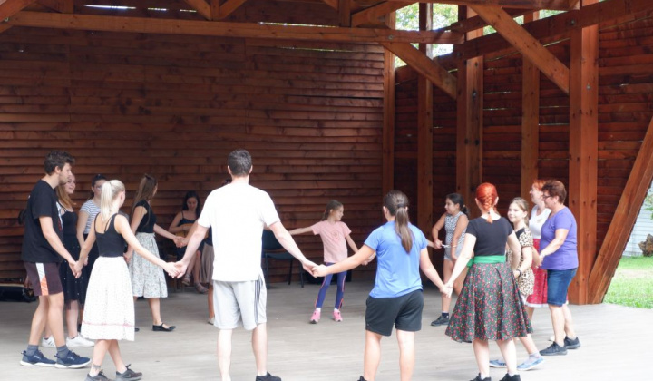 1. fotografia fotogalérie Folklórna tancovačka