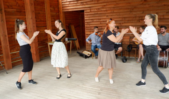 8. fotografia fotogalérie Folklórna tancovačka