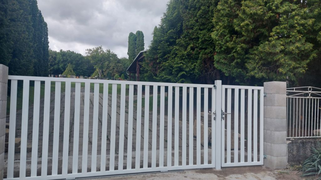 Fotógaléria fotózás Výmena brán na cintoríne