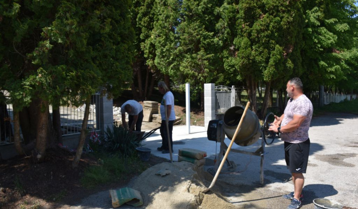 8. fotografia fotogalérie Výmena brán na cintoríne