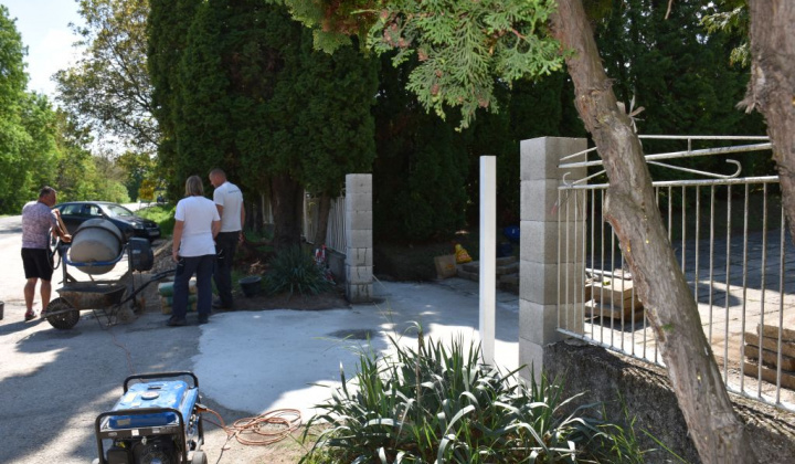 9. fotografia fotogalérie Výmena brán na cintoríne