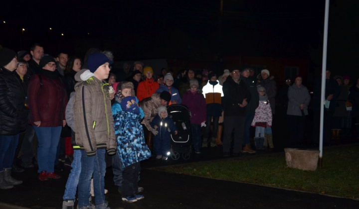 2. fotografia fotogalérie Vianočná bohoslužba pred obecným úradom