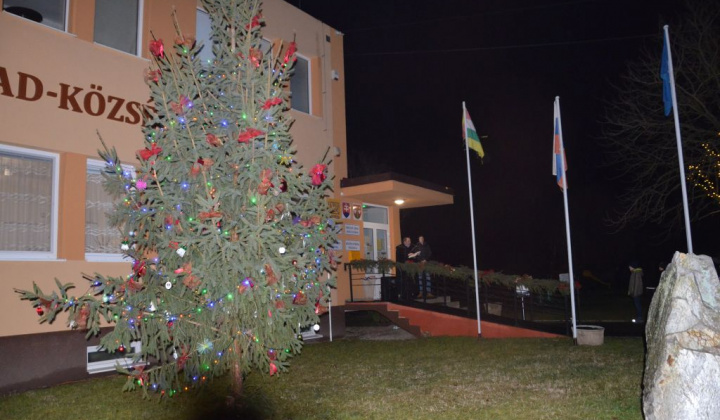 7. fotografia fotogalérie Vianočná bohoslužba pred obecným úradom