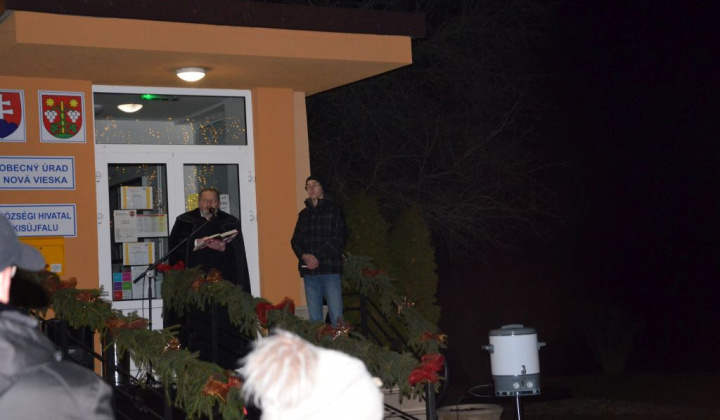 10. fotografia fotogalérie Vianočná bohoslužba pred obecným úradom
